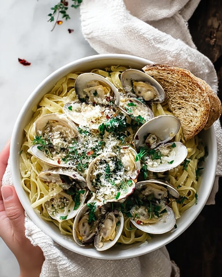 Linguine with Clam Sauce (Pasta Alle Vongole) Recipe