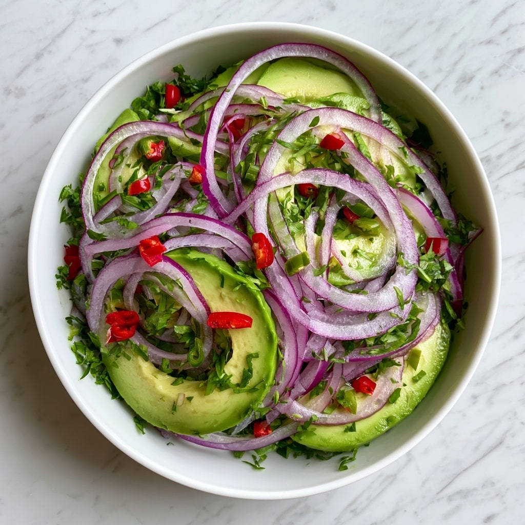 Ensalada de Aguacate con Cebolla Roja y Limón Recipe